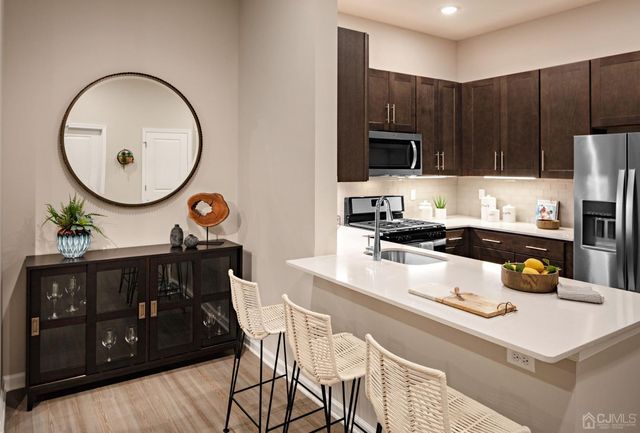 11 U.S 1 Highway 245, New Brunswick, NJ 08901