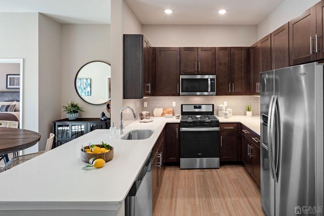 11 U.S 1 Highway 245, New Brunswick, NJ 08901