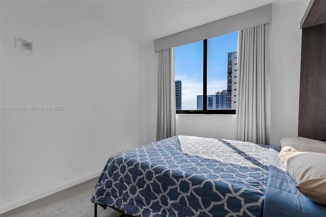 999 SW 1st Ave 1505, Miami, FL 33130