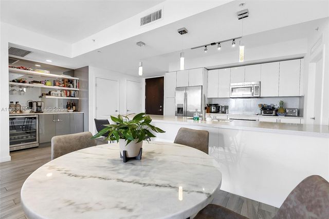 999 SW 1st Ave 1505, Miami, FL 33130