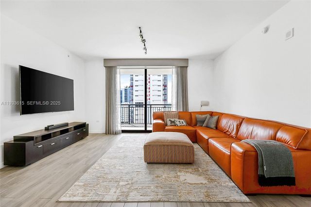 999 SW 1st Ave 1505, Miami, FL 33130