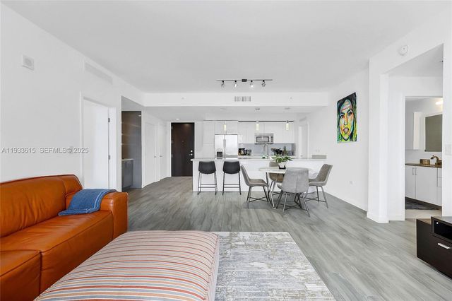 999 SW 1st Ave 1505, Miami, FL 33130