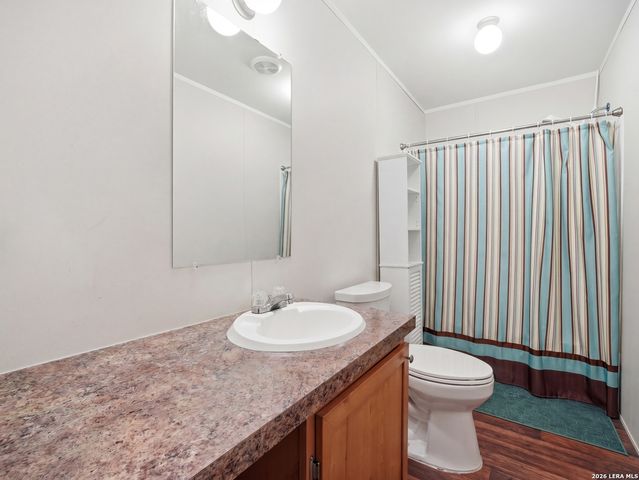 102 Mil Encinos, Adkins, TX 78101