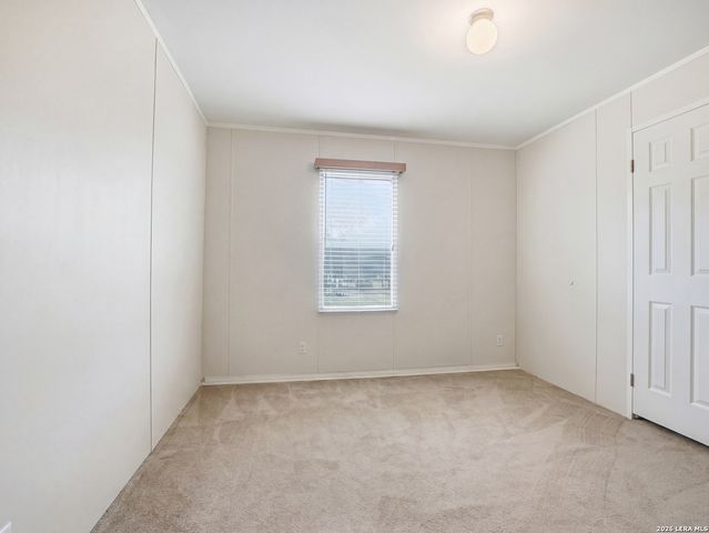 102 Mil Encinos, Adkins, TX 78101