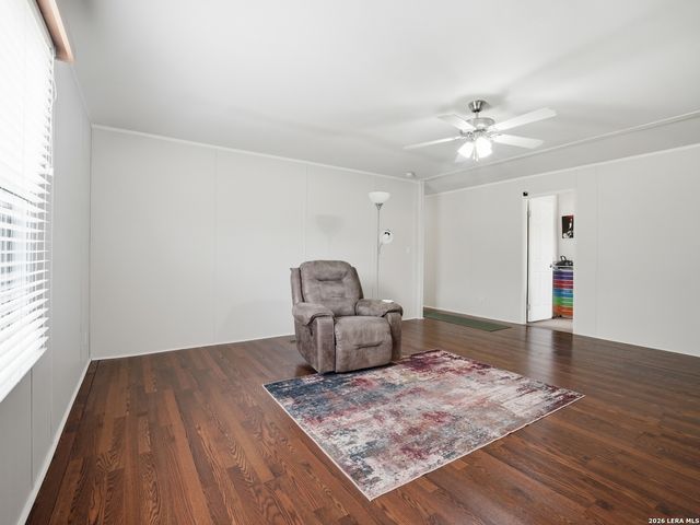 102 Mil Encinos, Adkins, TX 78101