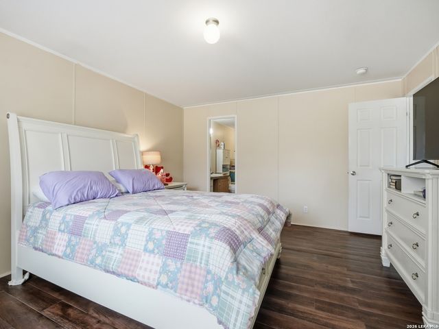 102 Mil Encinos, Adkins, TX 78101