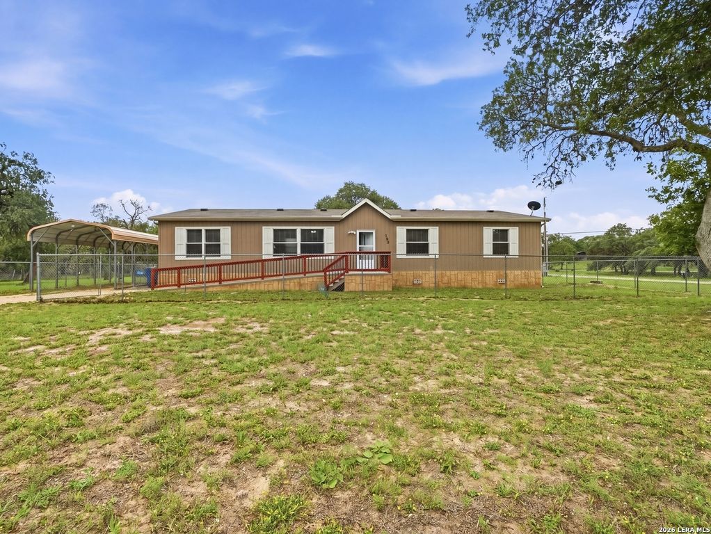 102 Mil Encinos, Adkins, TX 78101
