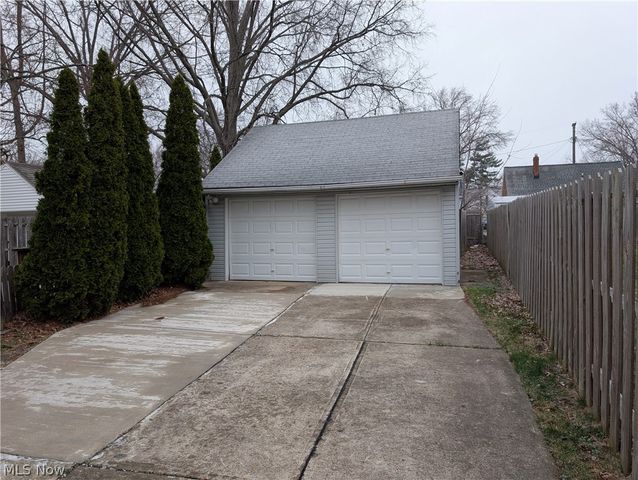 25671 Farringdon Avenue, Euclid, OH 44132