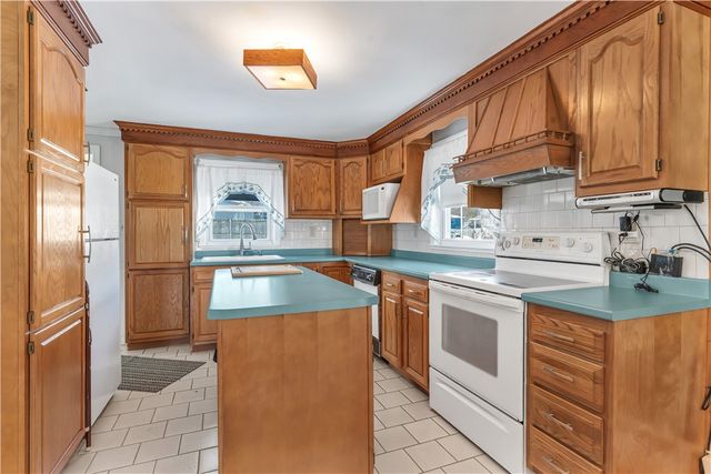 137 Colonial Avenue, Cumberland, RI 02864