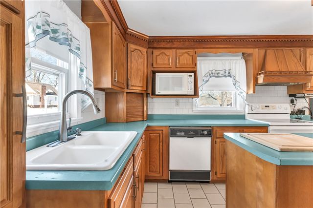 137 Colonial Avenue, Cumberland, RI 02864