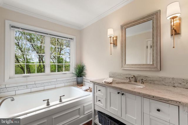 33 CABOT CT, Chesterbrook, PA 19087