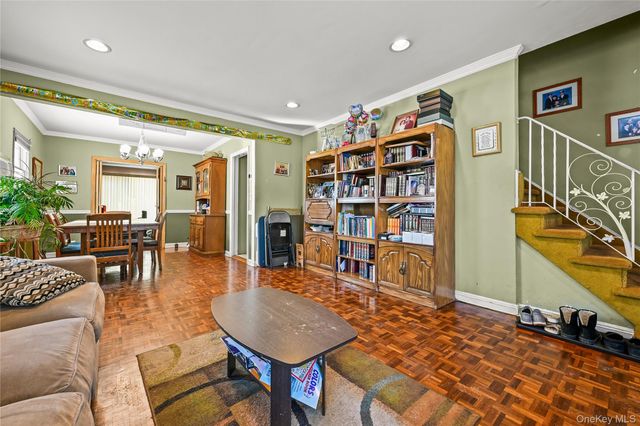 7358 189th Street, Fresh Meadows, NY 11366