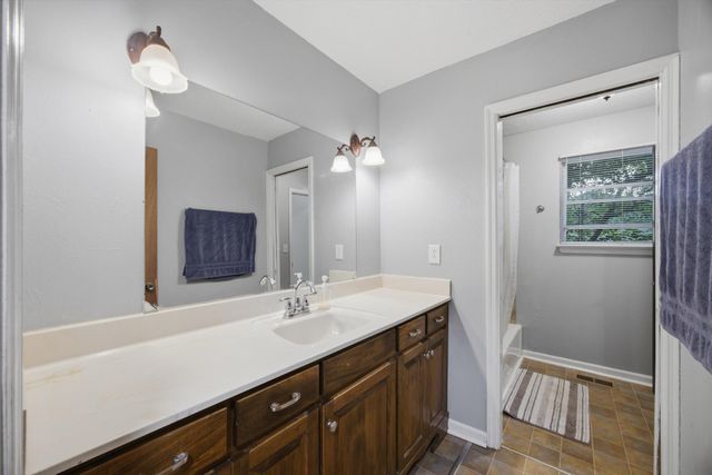 2500 Shenandoah Drive, Chattanooga, TN 37421