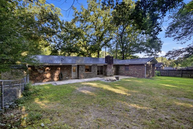 2500 Shenandoah Drive, Chattanooga, TN 37421