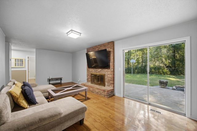 2500 Shenandoah Drive, Chattanooga, TN 37421