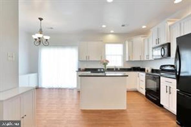 546 S CARLISLE ST, Greencastle, PA 17225