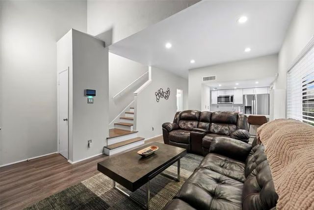 1920 Augusta Drive 30, Houston, TX 77057