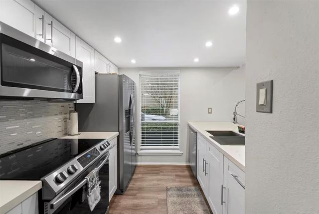 1920 Augusta Drive 30, Houston, TX 77057