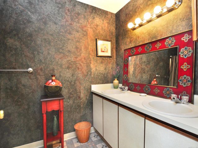 81 Silo Way 81, Bloomfield, CT 06002