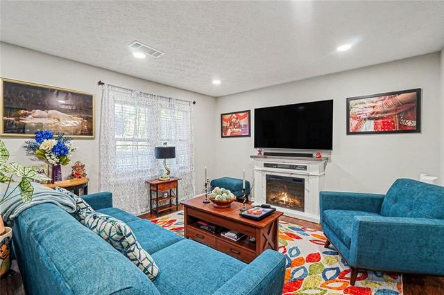 3215 Alcazar Drive SW, Lilburn, GA 30047