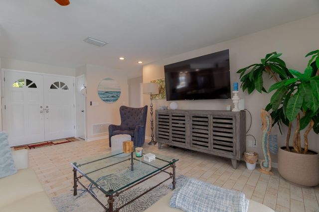 4370 Flax Court, Palm Beach Gardens, FL 33410