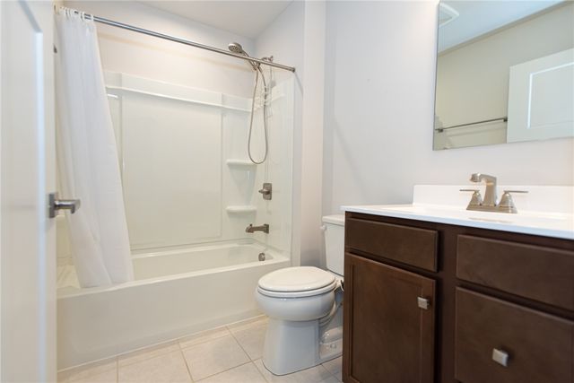 6639 Crystal Harbour Drive, Middletown, OH 45042