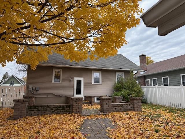 610 S Michigan Street, Prairie Du Chien, WI 53821
