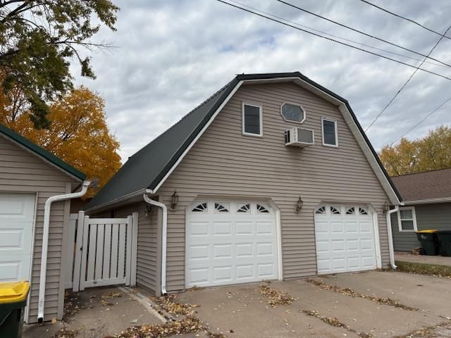 610 S Michigan Street, Prairie Du Chien, WI 53821