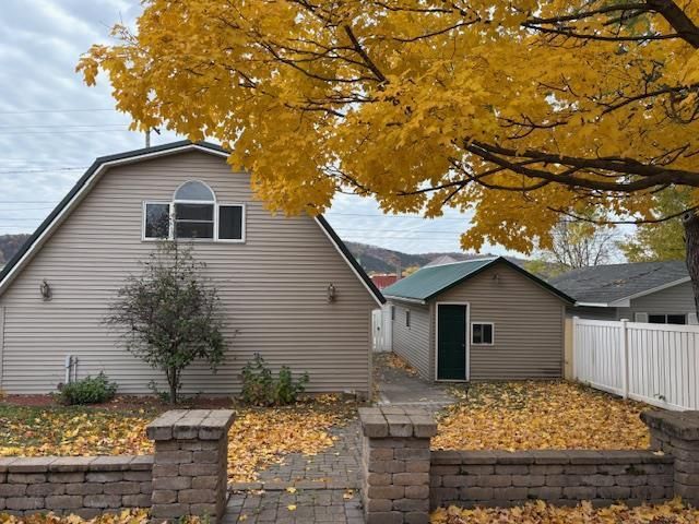 610 S Michigan Street, Prairie Du Chien, WI 53821