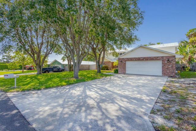 8888 SE Colony Street, Hobe Sound, FL 33455