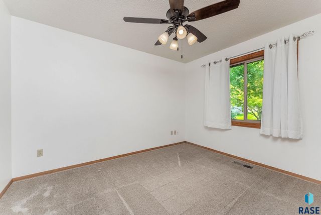 4801 S Kyle Ave, Sioux Falls, SD 57103