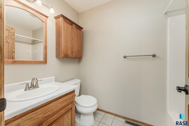 4801 S Kyle Ave, Sioux Falls, SD 57103
