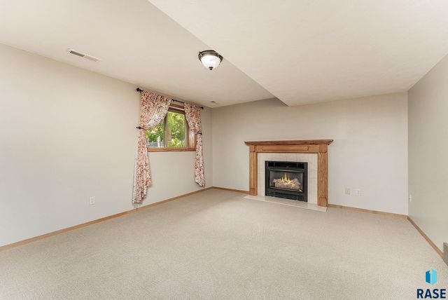4801 S Kyle Ave, Sioux Falls, SD 57103
