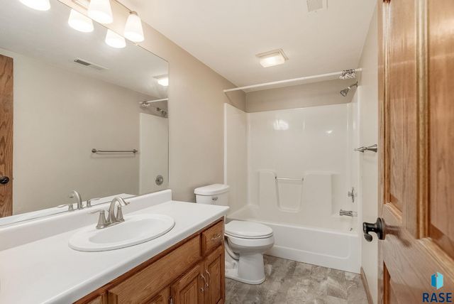 4801 S Kyle Ave, Sioux Falls, SD 57103
