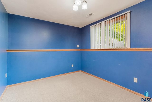 4801 S Kyle Ave, Sioux Falls, SD 57103