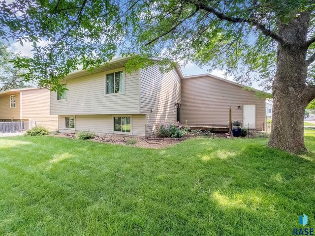 4801 S Kyle Ave, Sioux Falls, SD 57103