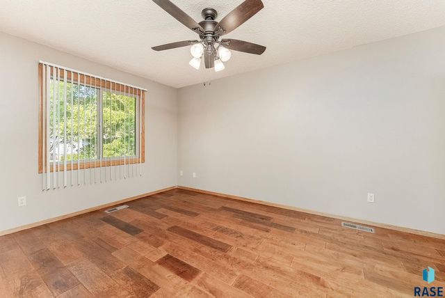 4801 S Kyle Ave, Sioux Falls, SD 57103