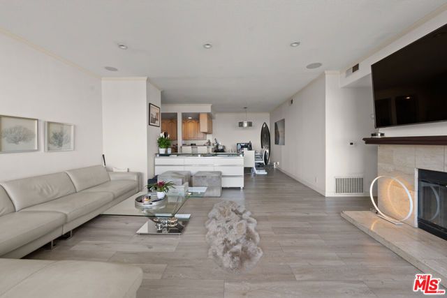 11535 Rochester Avenue 301, Los Angeles, CA 90025