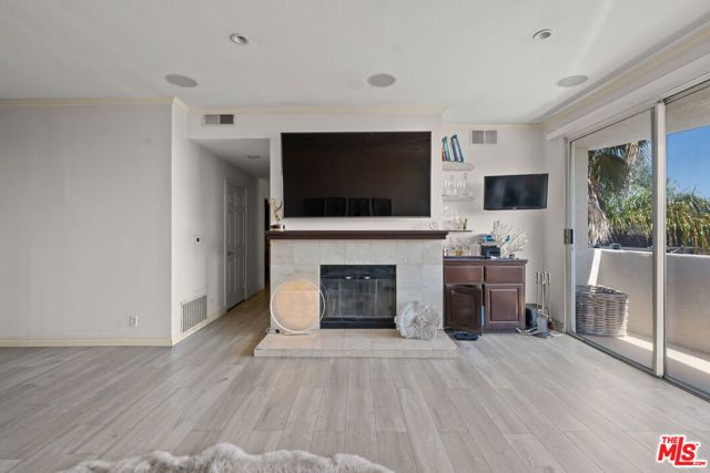 11535 Rochester Avenue 301, Los Angeles, CA 90025