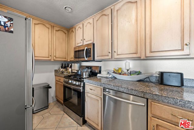 11535 Rochester Avenue 301, Los Angeles, CA 90025