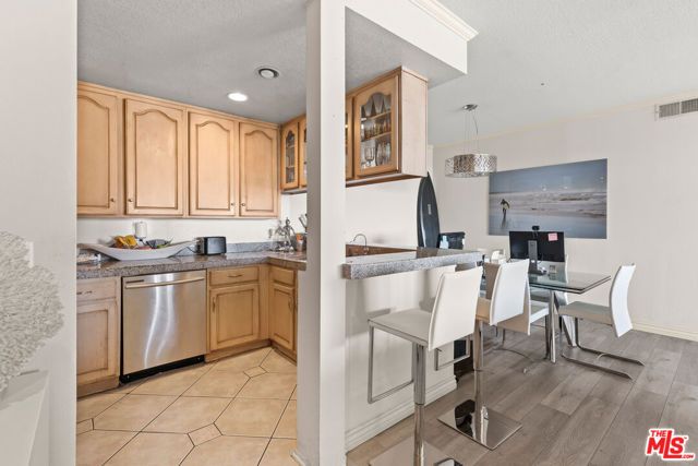 11535 Rochester Avenue 301, Los Angeles, CA 90025