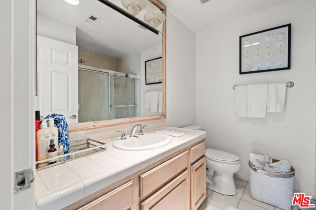 11535 Rochester Avenue 301, Los Angeles, CA 90025