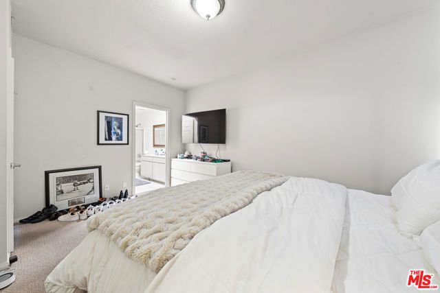 11535 Rochester Avenue 301, Los Angeles, CA 90025