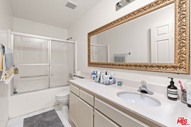 11535 Rochester Avenue 301, Los Angeles, CA 90025