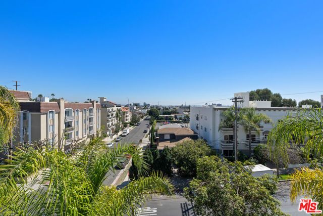 11535 Rochester Avenue 301, Los Angeles, CA 90025