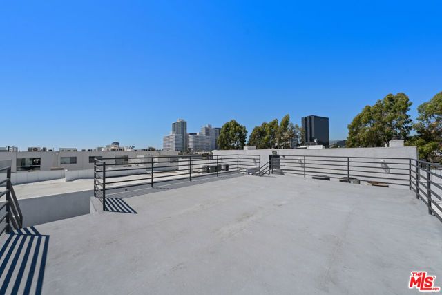 11535 Rochester Avenue 301, Los Angeles, CA 90025