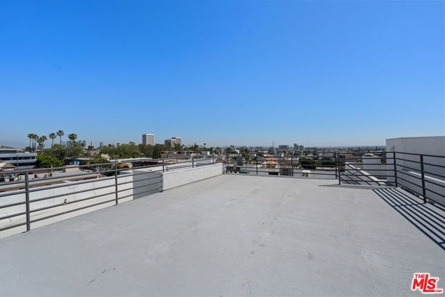 11535 Rochester Avenue 301, Los Angeles, CA 90025