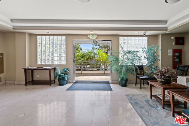 11535 Rochester Avenue 301, Los Angeles, CA 90025