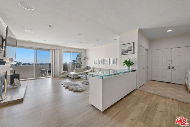 11535 Rochester Avenue 301, Los Angeles, CA 90025