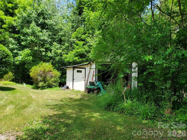 886 Hanging Rock Road, Spruce Pine, NC 28777